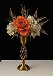 UZUN GOLD VAZOLU BEYAZ TURUNCU ARANJMAN ÇİÇEK