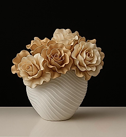 BEYAZ VAZO ÜZERİNE SOMON TASARIM ÇİÇEK