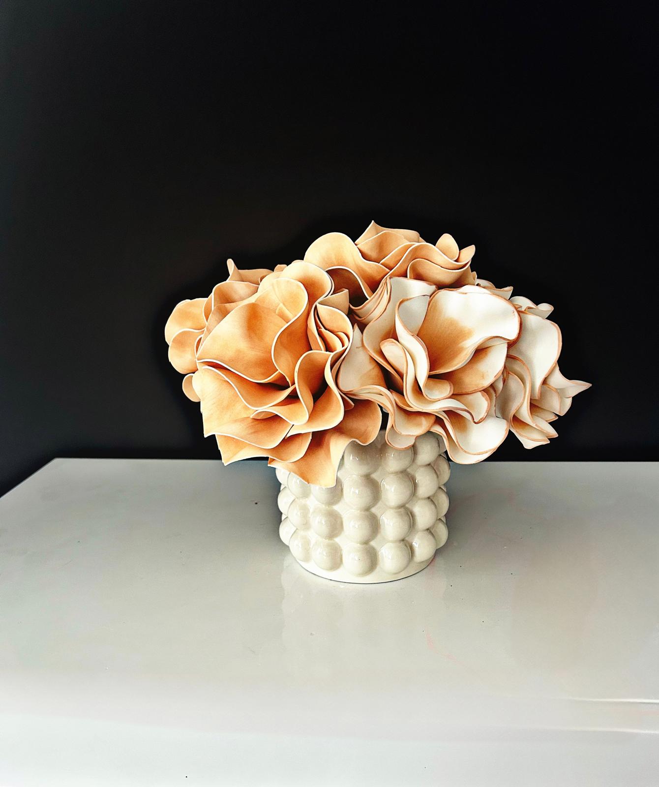 BEYAZ VAZOLU SOFT SOMON ÇİÇEKLER