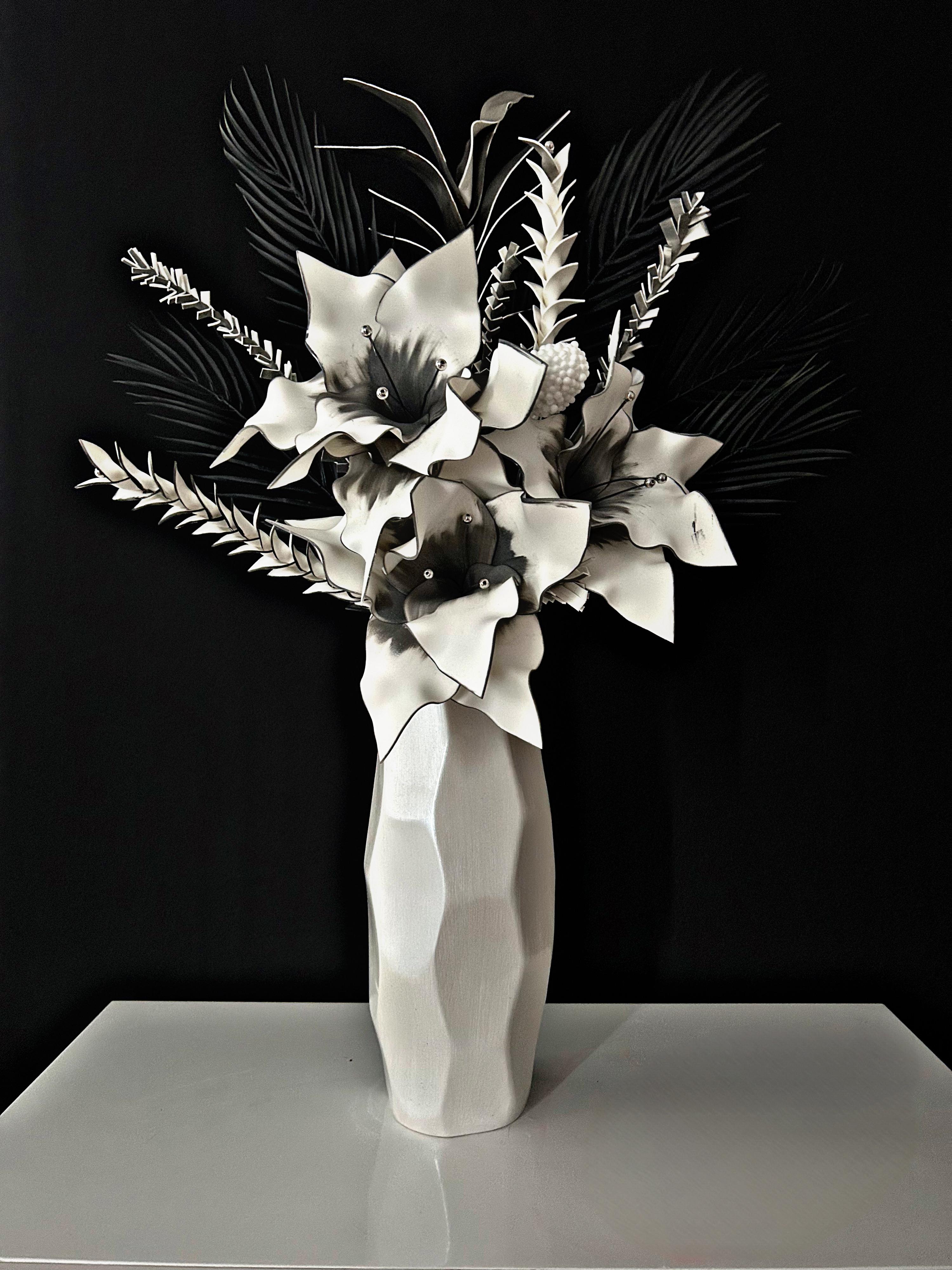 Büyük Beyaz Vazolu Aranjman Çiçek