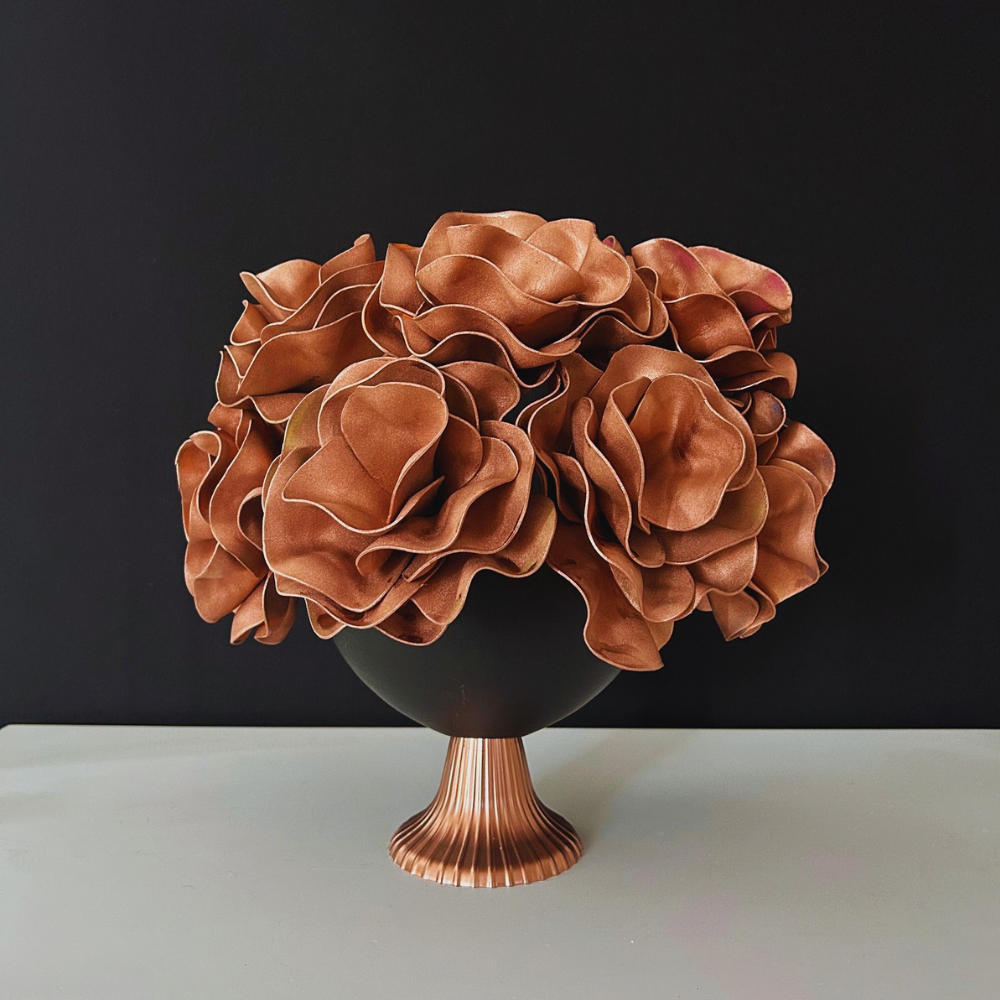 Bakır Renk Çiçek ve Siyah Tasarım Vazo